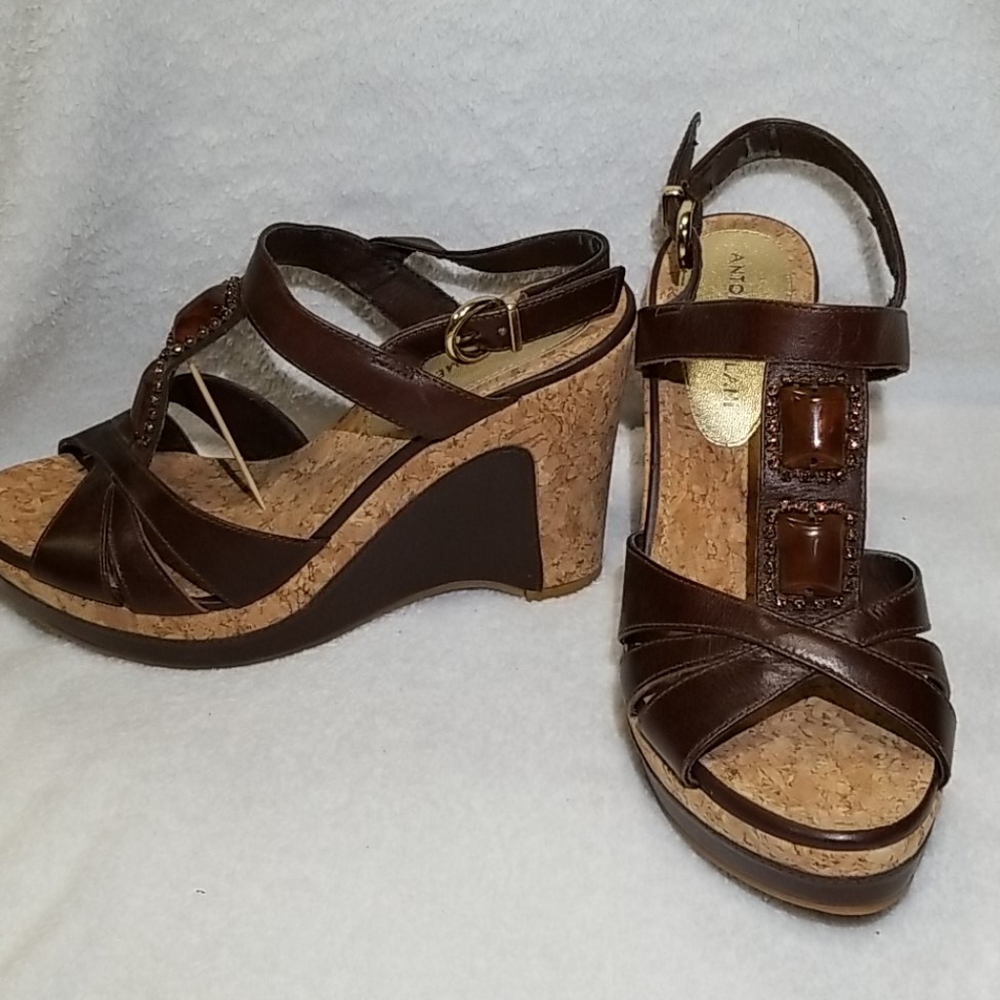 Antonio Melani size 7M cork Wedge